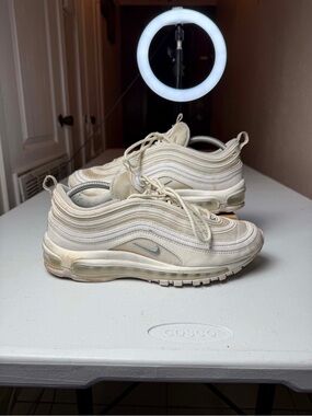 Nike Air Max 97 Mens Sz 10
Triple White Wolf Grey Sneaker Shoes